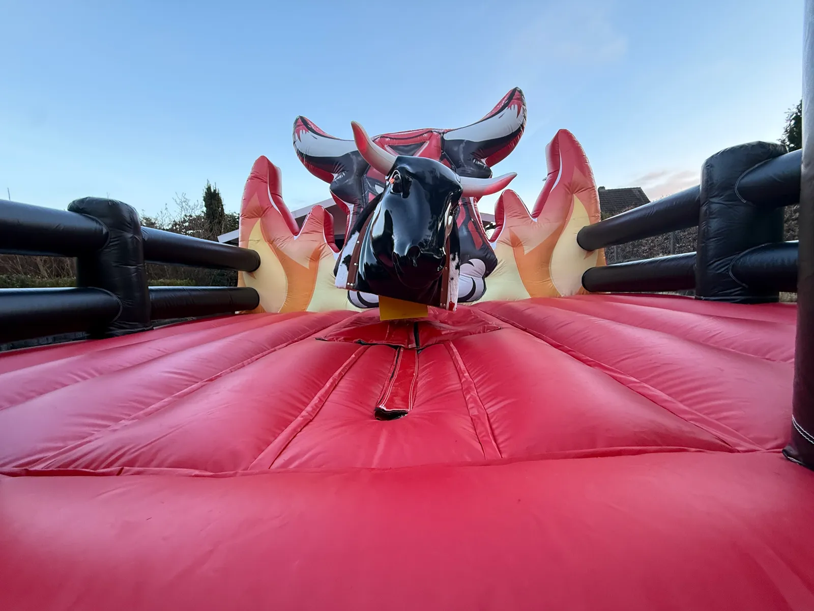 Bull Riding Rodeo-Bulle von EVENTFACTORY24 in der aufblasbaren Arena